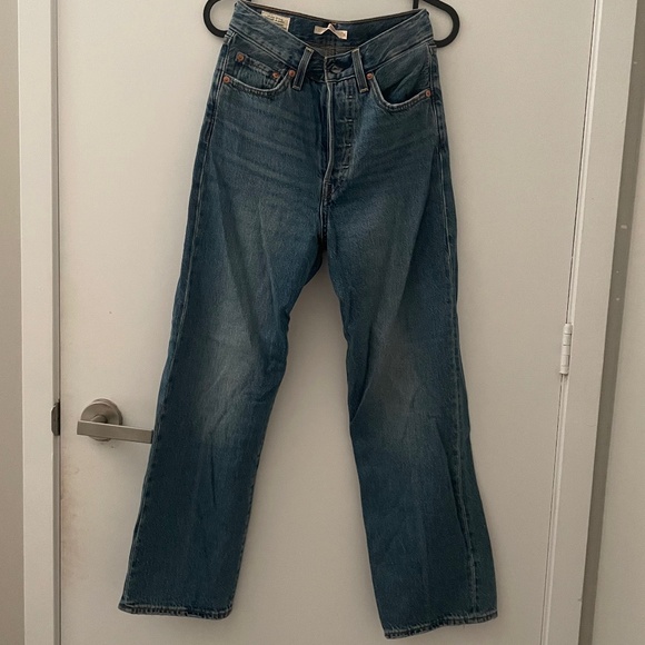 Levi’s Ribcage Straight Jeans - Picture 2 of 5